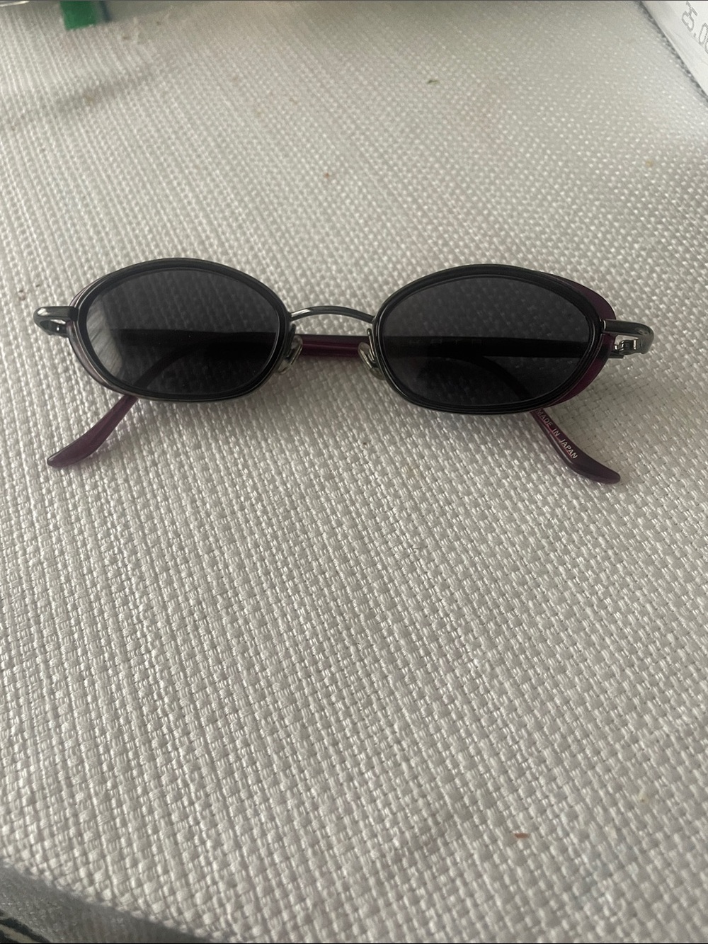 American Vintage Oval Sunglasses in Dark Gray and Purple